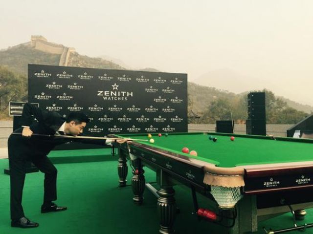 丁俊晖长城下打球