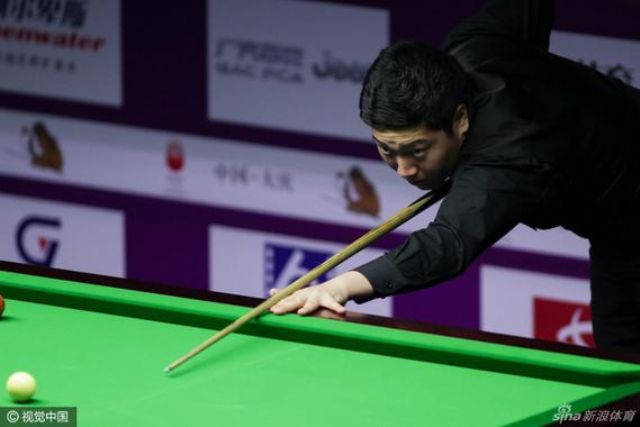 颜丙涛击球（资料图）