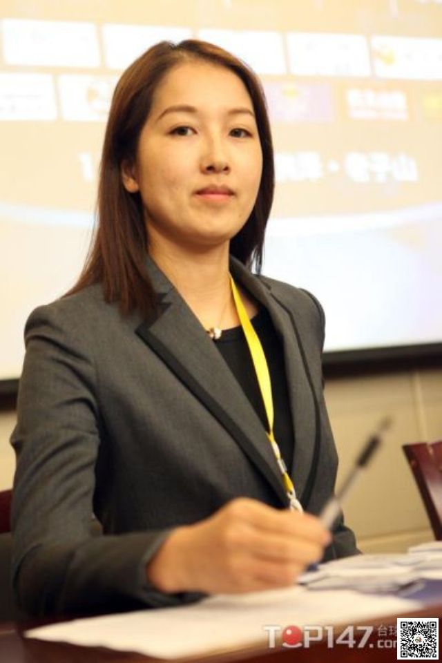 美女裁判诸瑛婚后亮相