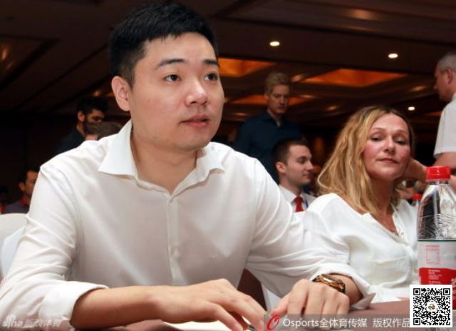 丁俊晖出席斯诺克世界杯发布会